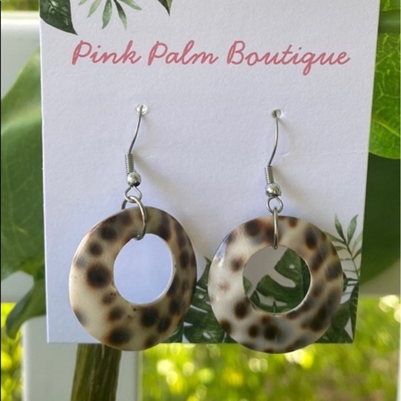 NWT Tortoiseshell Round Acrylic Earrings - Picture 1 of 5